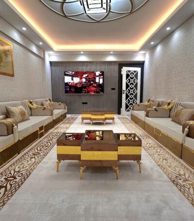 Diwanzane’s elegant beige and gold Arabic Majlis, featuring plush seating, luxurious cushions, and a sophisticated rug design for a premium living space.